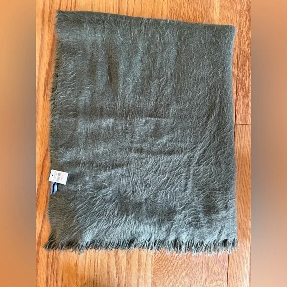 Aerie Cozy Olive Green Shawl/Large Scarf/Wrap - Picture 2 of 5